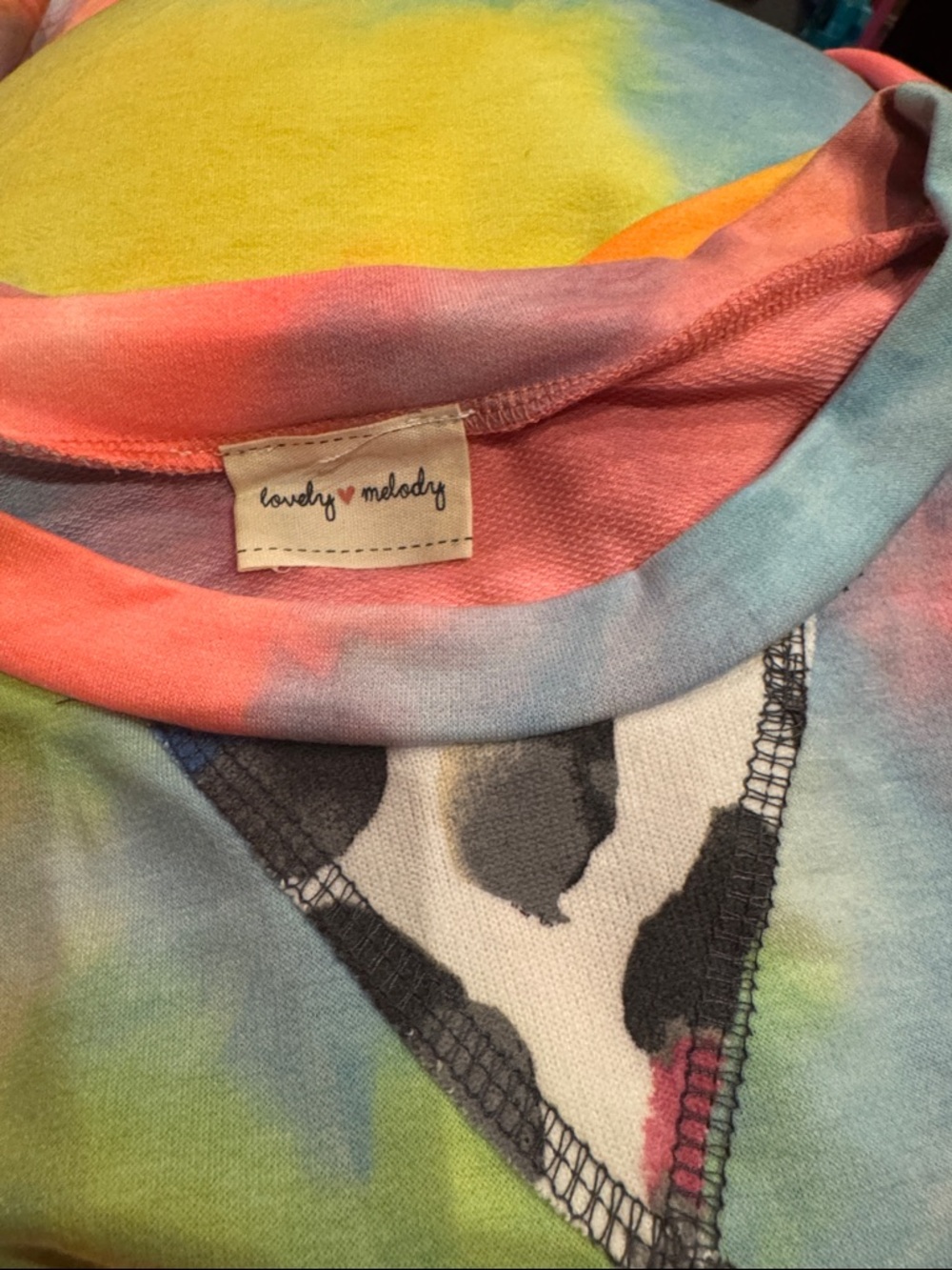 Tie-Dye Sleeveless Tank with Leopard Print Pocket - Multicolor - Picture 4 of 5